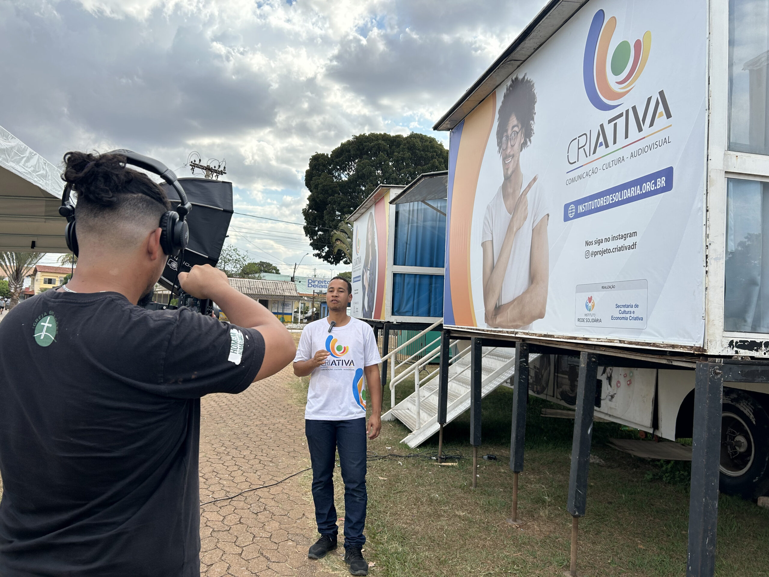 Cursos gratuitos de comunicação e marketing digital chegam ao Guará com carreta-escola